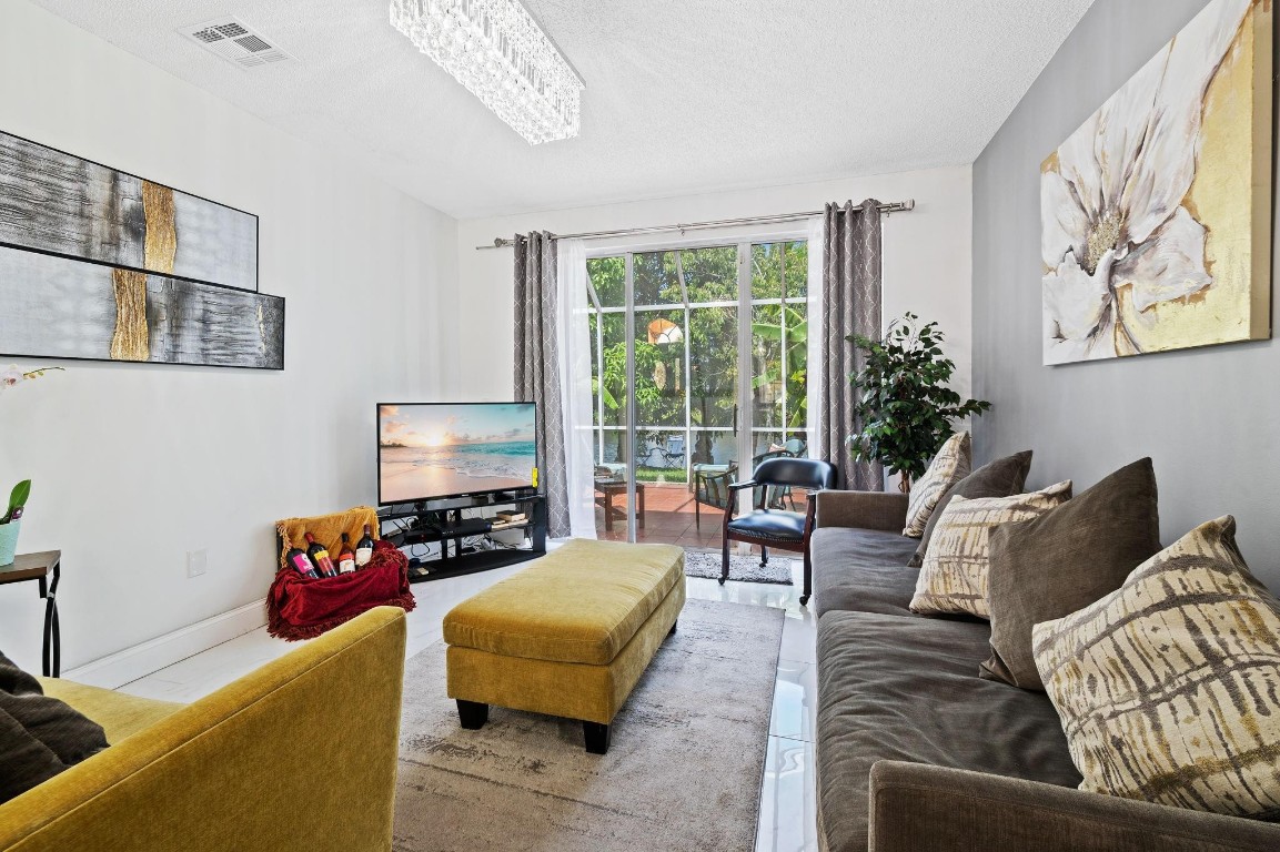 Towngate 156-11 B - Residential