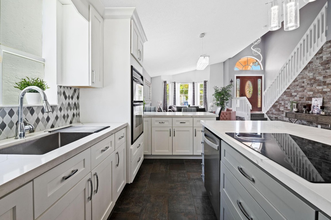 Towngate 156-11 B - Residential