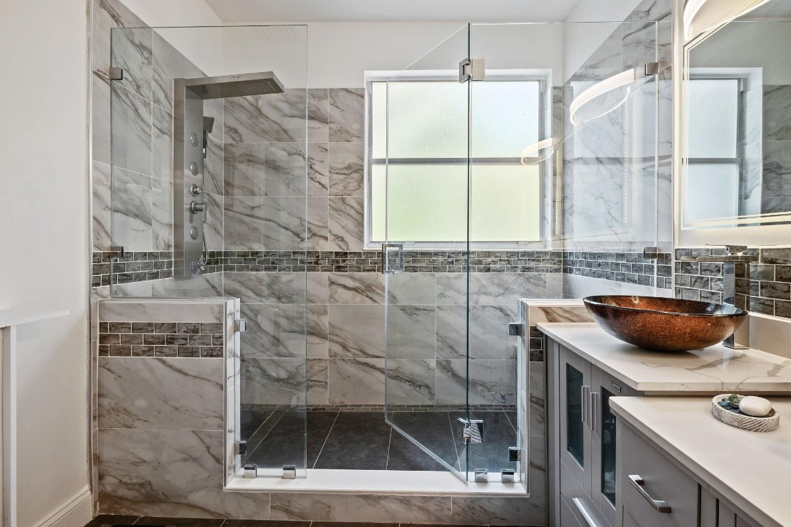 Towngate 156-11 B - Residential