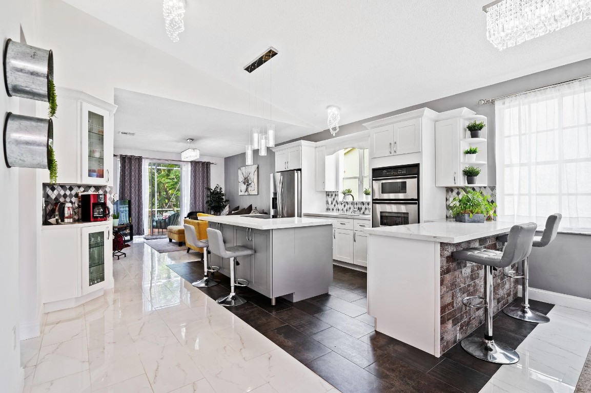 Towngate 156-11 B - Residential