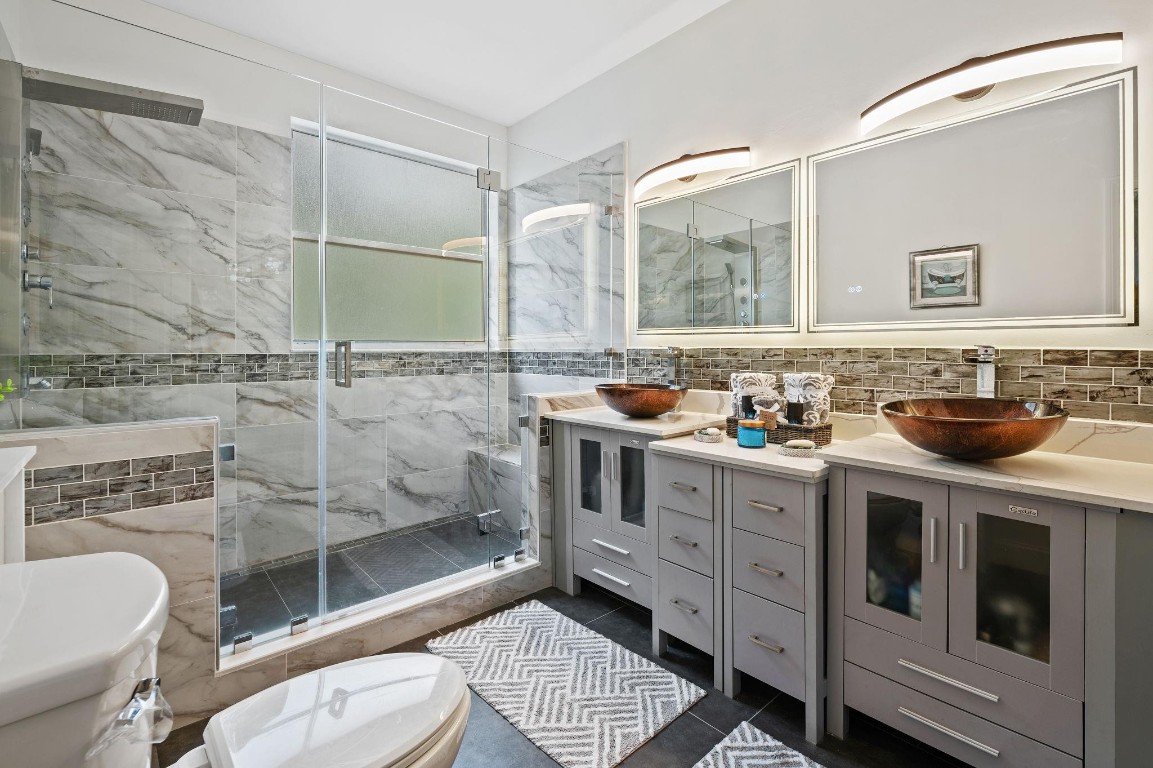 Towngate 156-11 B - Residential