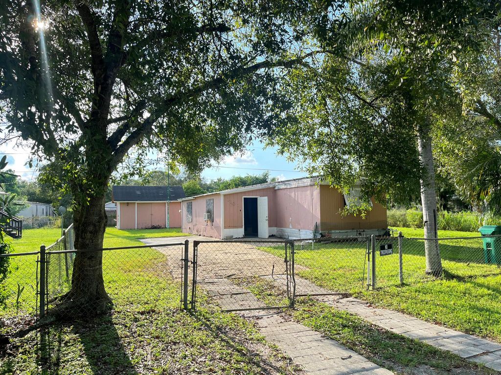 Photo of 1107 W Joy Lane, Fort Pierce, FL 34945 (MLS # R10918999)