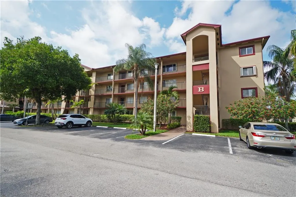 950 SW 138th Ave Unit 314B  