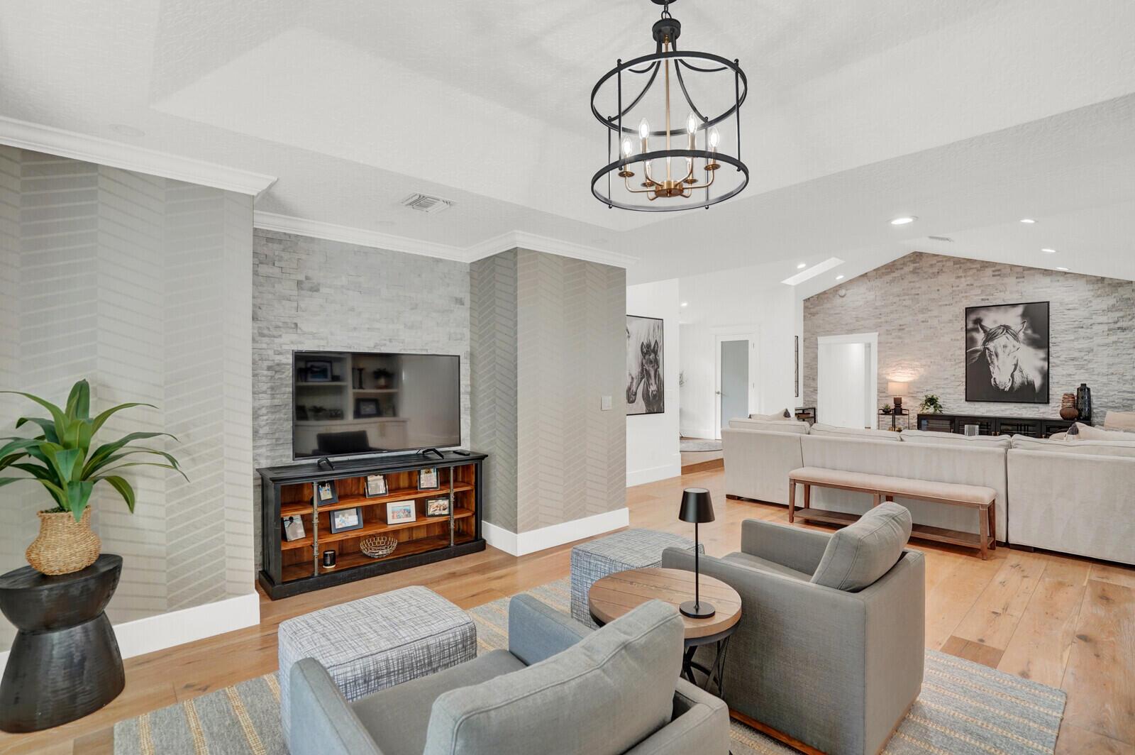 PINEWOOD OF WELLINGTON - Residential