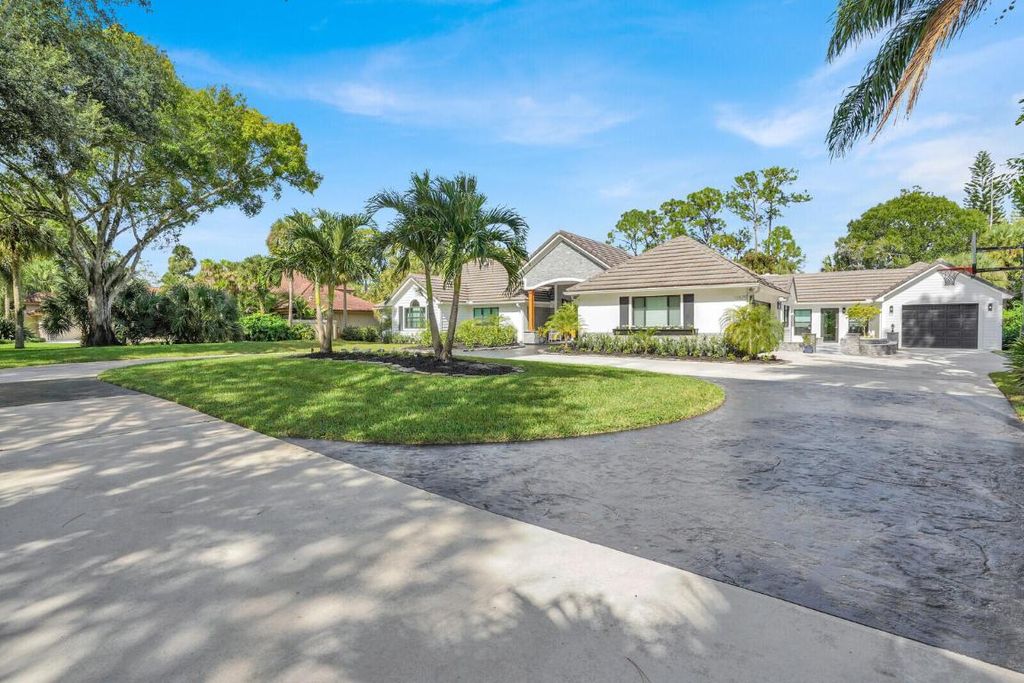 Photo of 13825 Greentree Trail, Wellington, FL 33414 (MLS # R11151363)