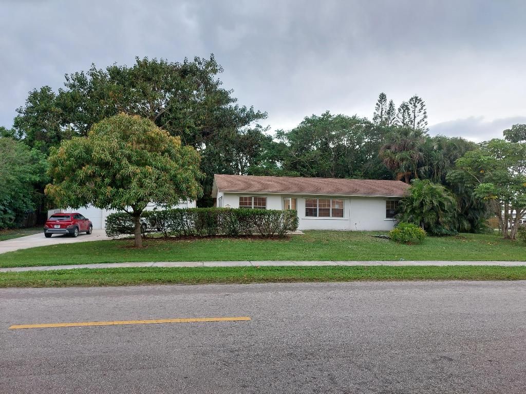 Photo of 300 Hugh Street, Jupiter, FL 33458 (MLS # R10969598)