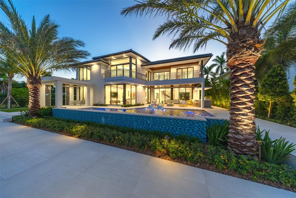 Photo of 24 FIESTA Way, Fort Lauderdale, FL 33301 (MLS # B26057022)