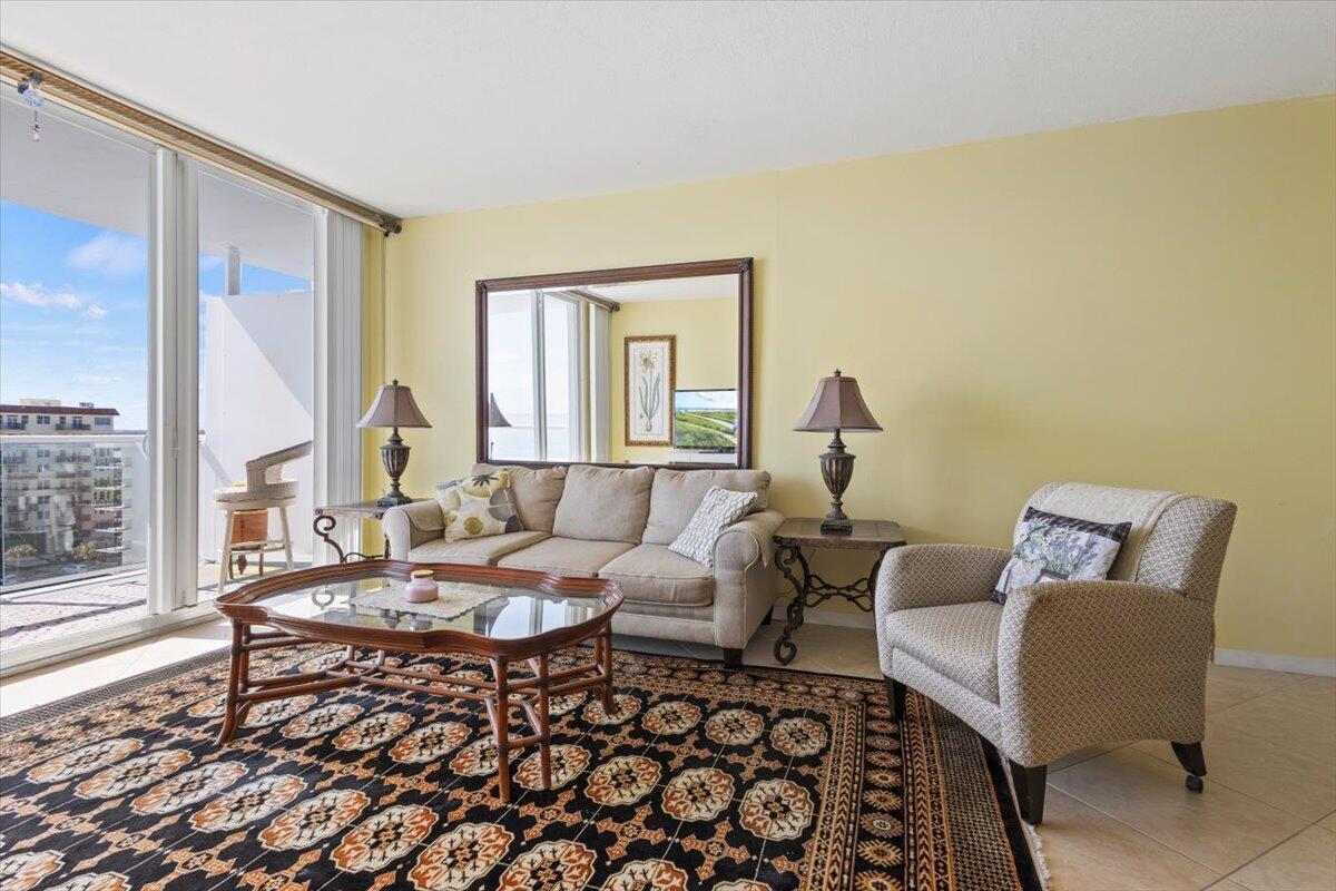 PATRICIAN OF PALM BEACH CONDO - Residential Lease