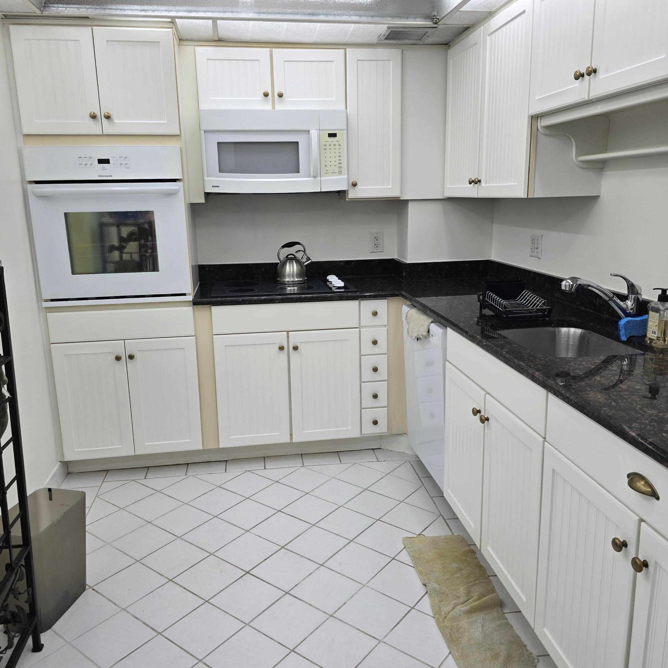 PATRICIAN OF PALM BEACH CONDO - Residential Lease