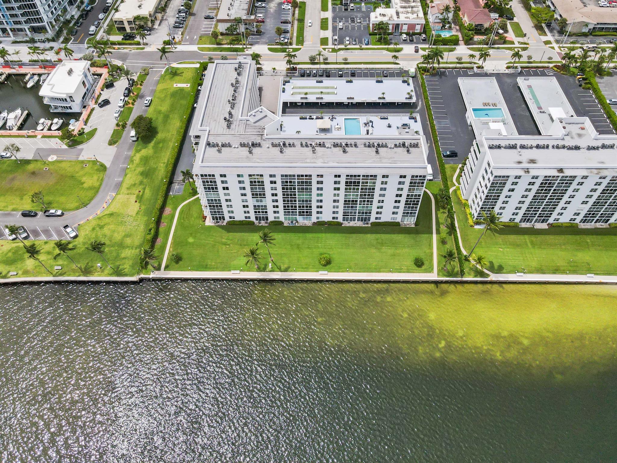 LAKE HARBOUR TOWERS CONDO - Residential