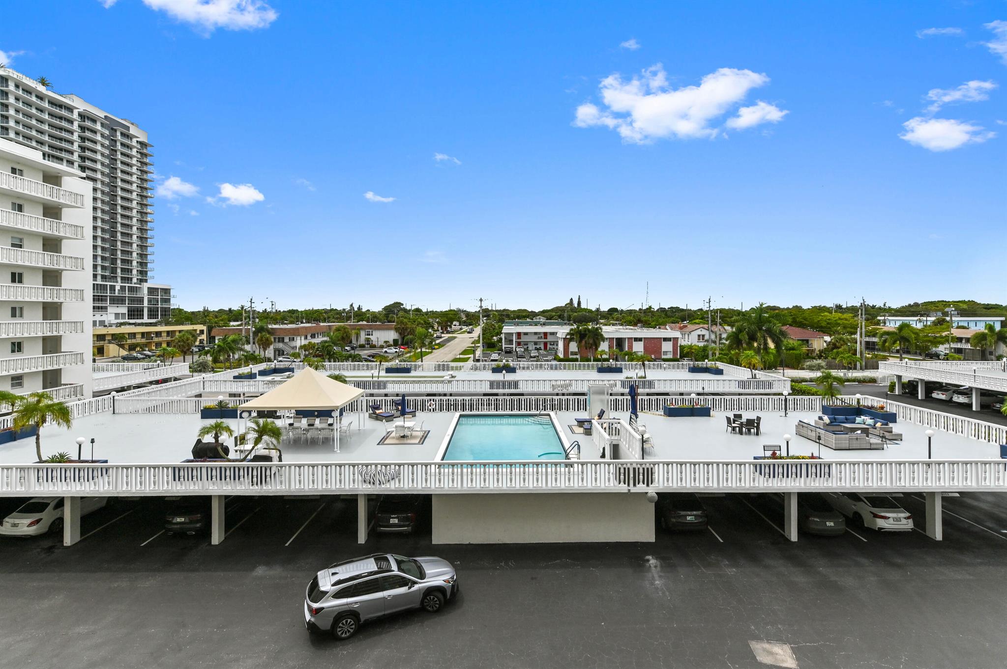 LAKE HARBOUR TOWERS CONDO - Residential