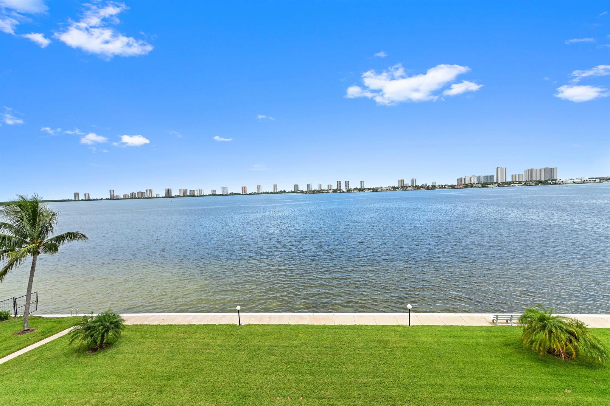 LAKE HARBOUR TOWERS CONDO - Residential