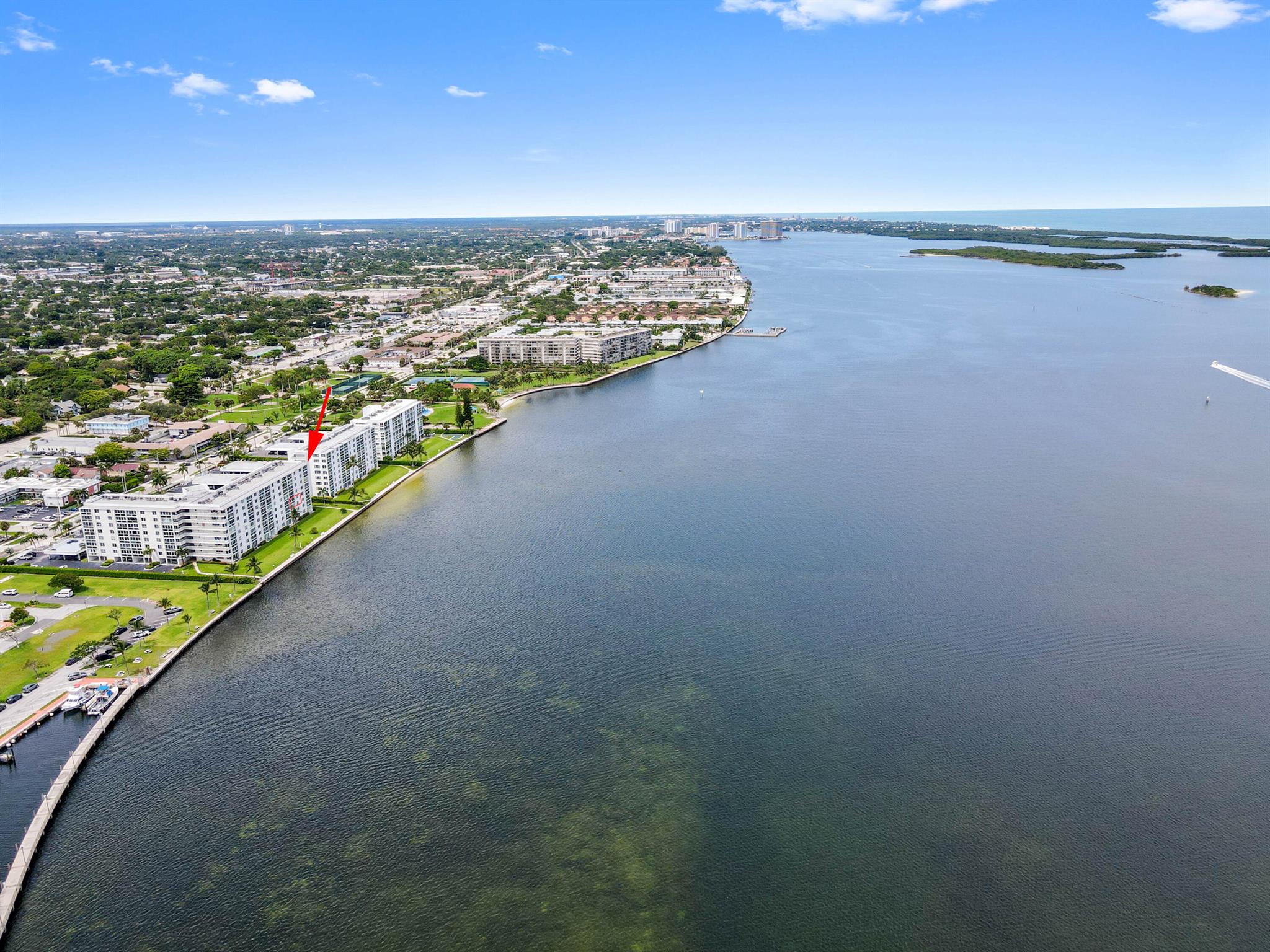 LAKE HARBOUR TOWERS CONDO - Residential