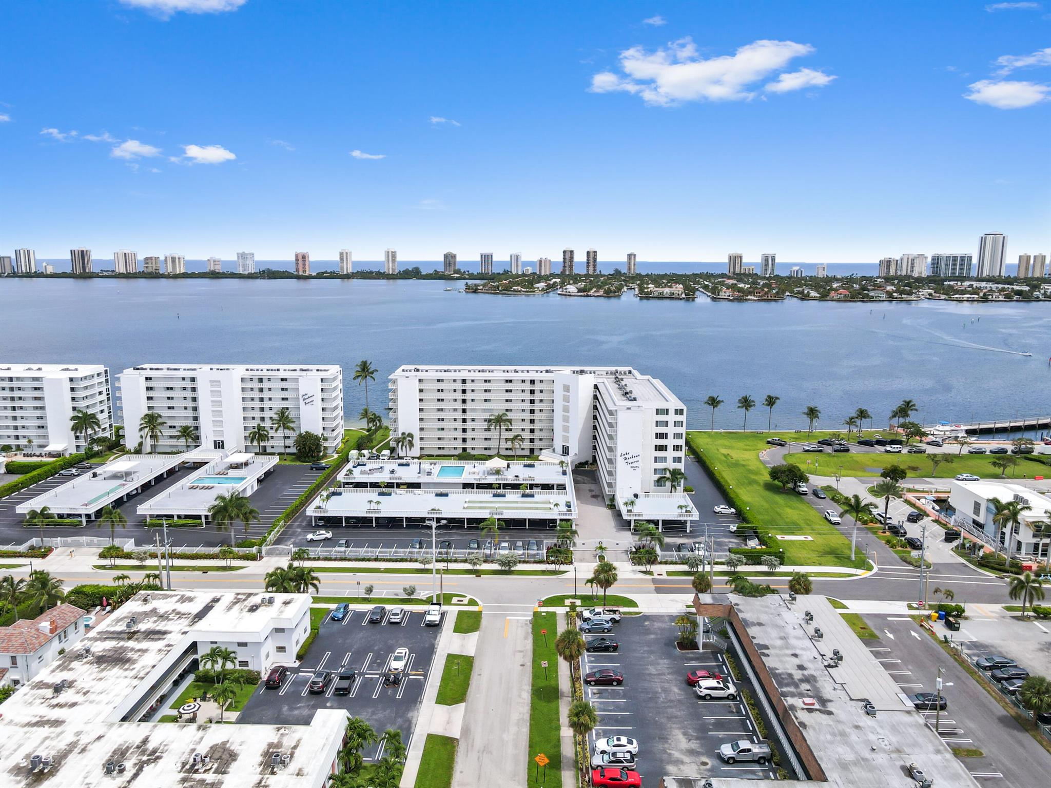 LAKE HARBOUR TOWERS CONDO - Residential