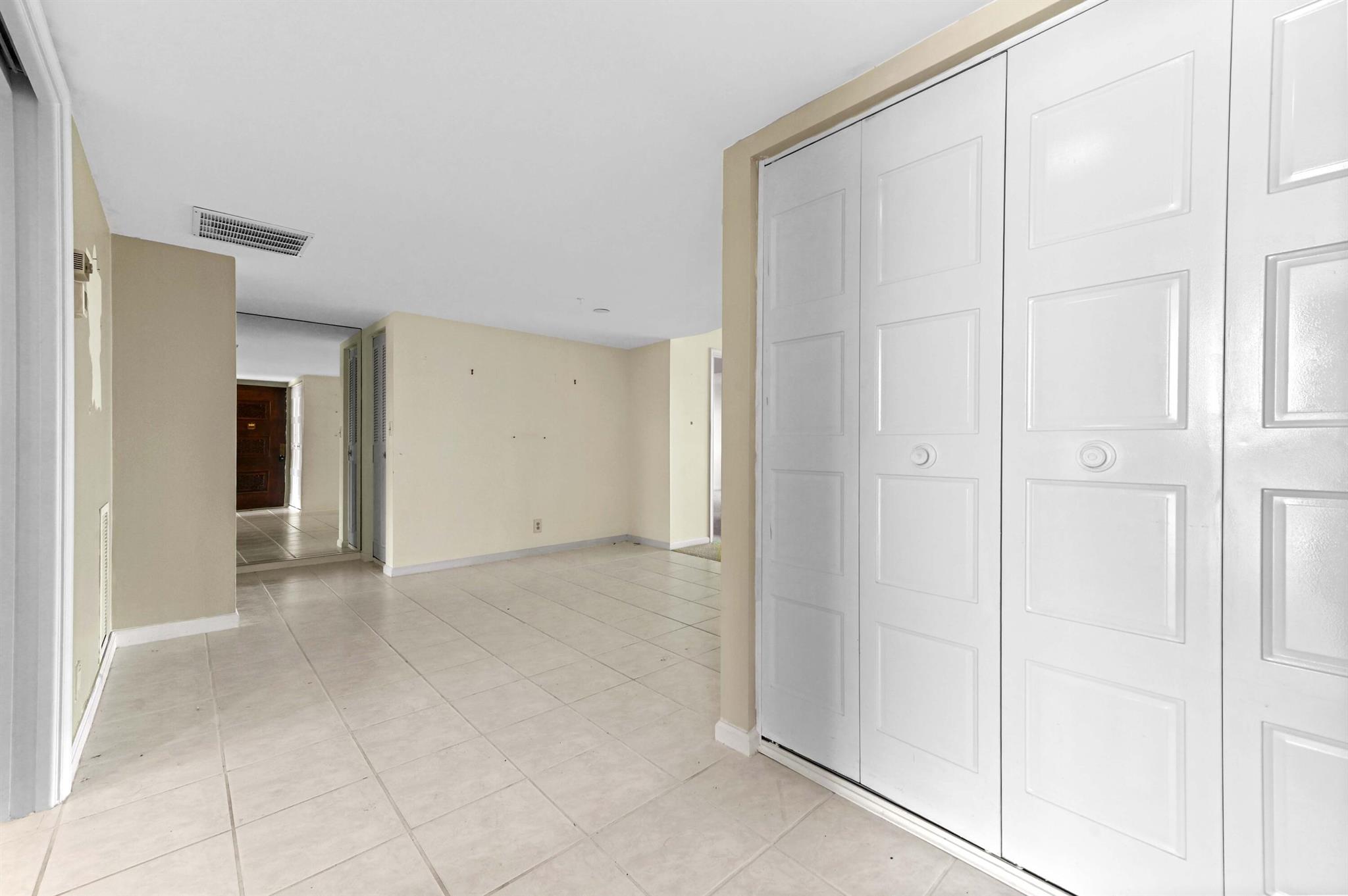 LAKE HARBOUR TOWERS CONDO - Residential