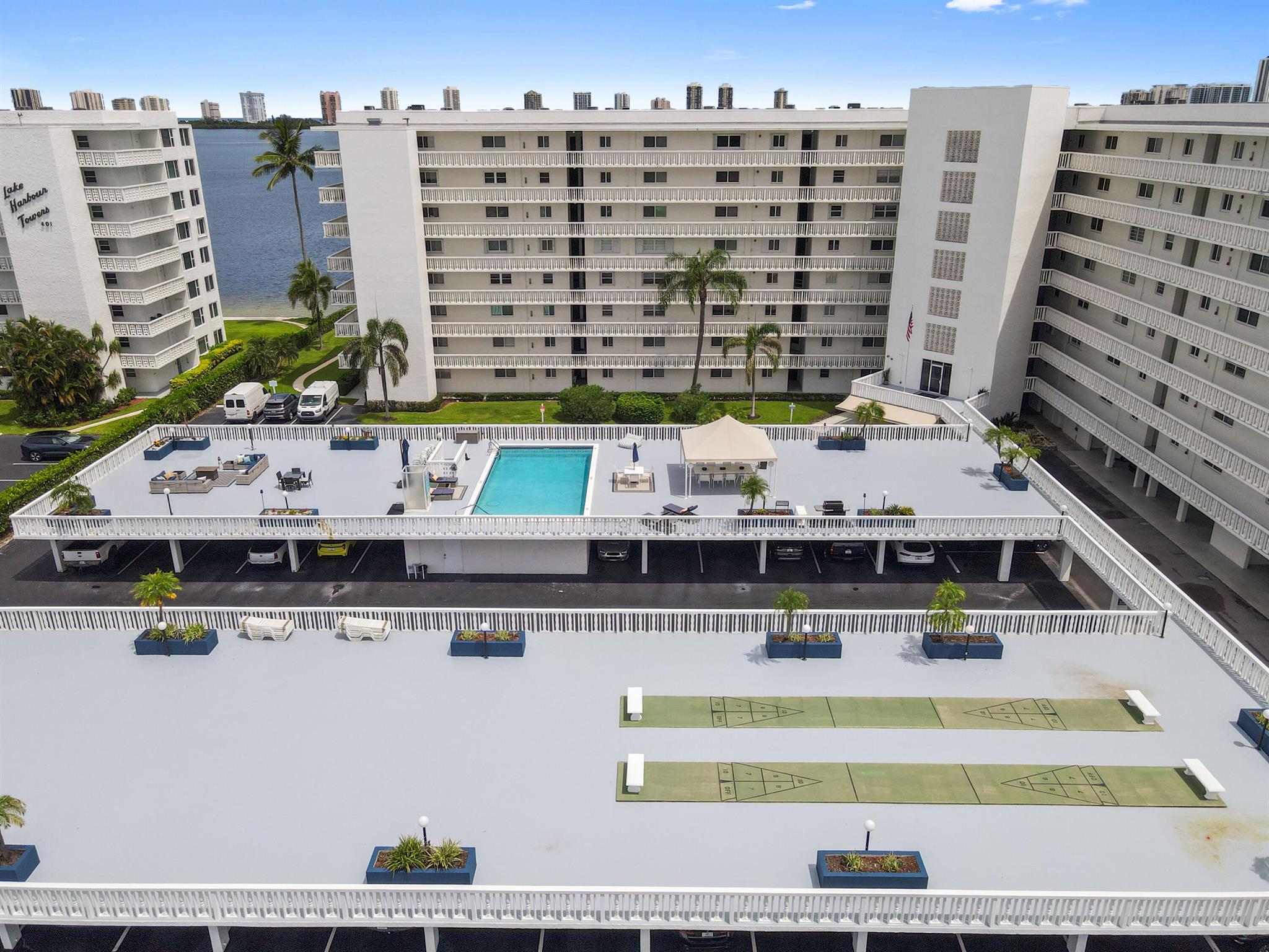 LAKE HARBOUR TOWERS CONDO - Residential