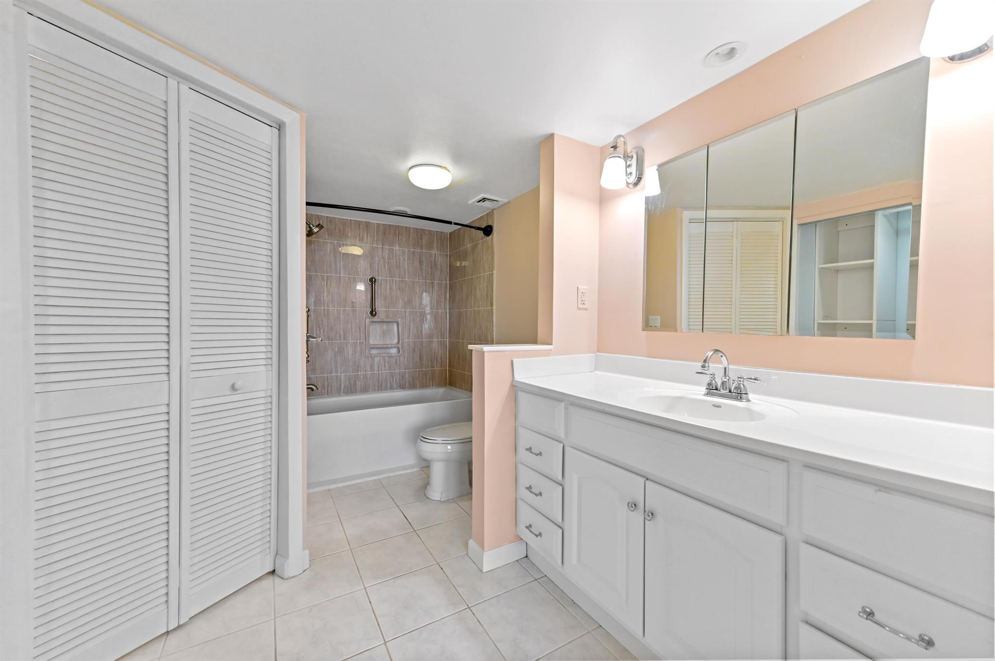 LAKE HARBOUR TOWERS CONDO - Residential