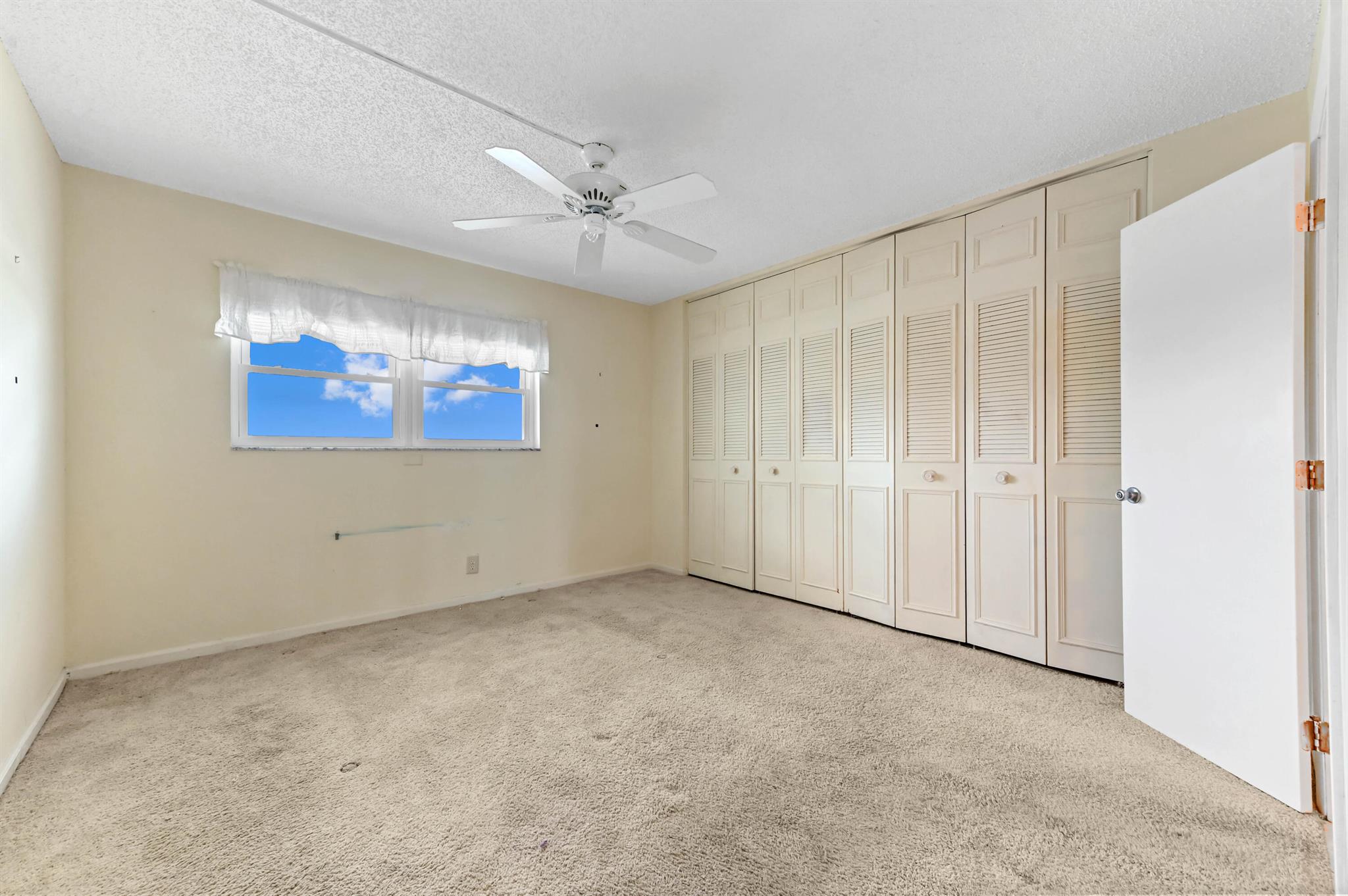 LAKE HARBOUR TOWERS CONDO - Residential