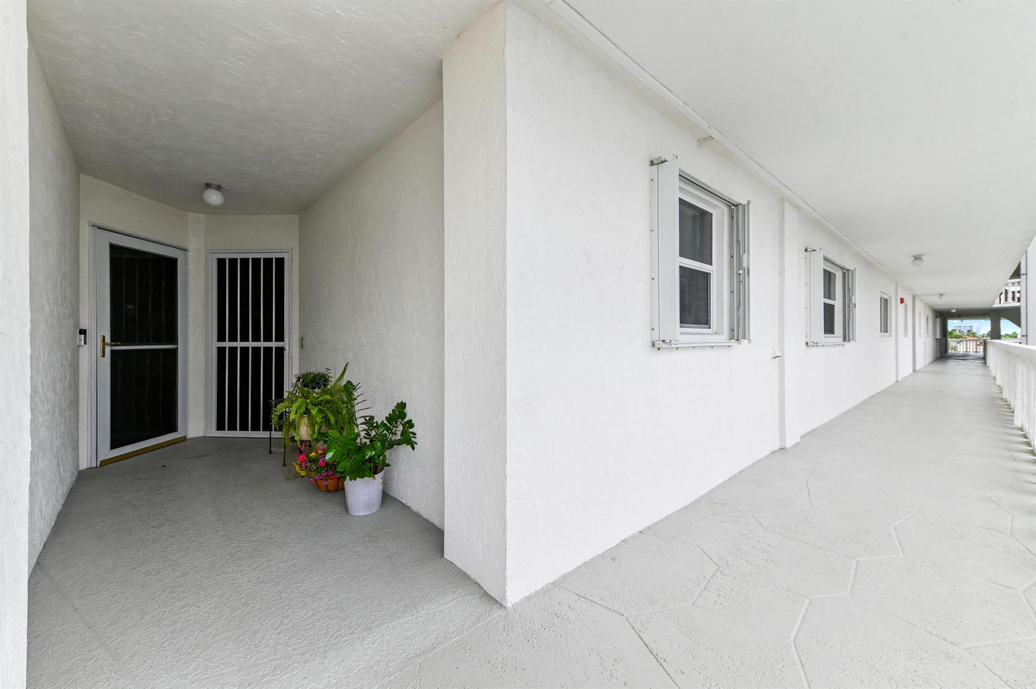 LAKE HARBOUR TOWERS CONDO - Residential