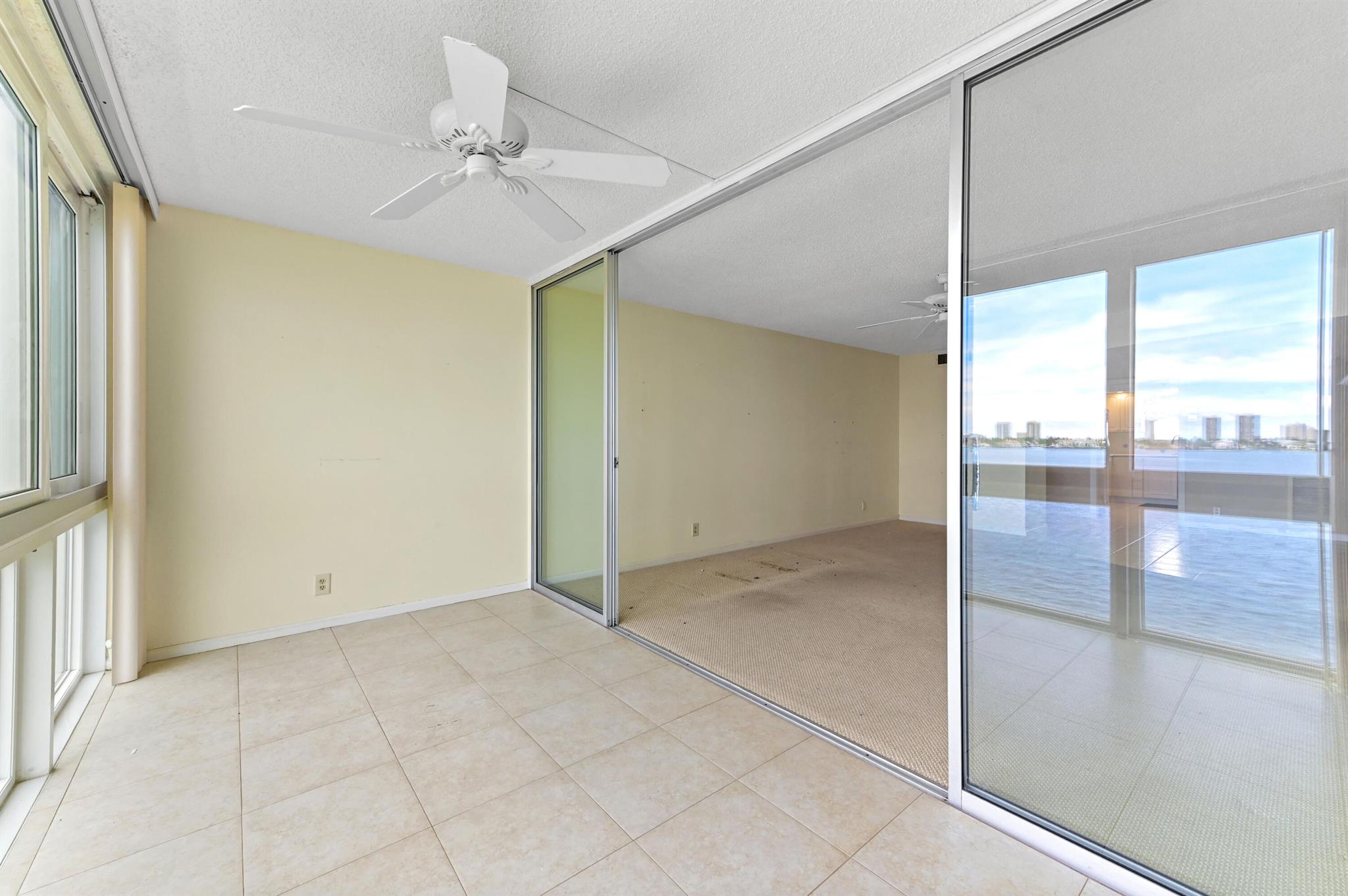 LAKE HARBOUR TOWERS CONDO - Residential