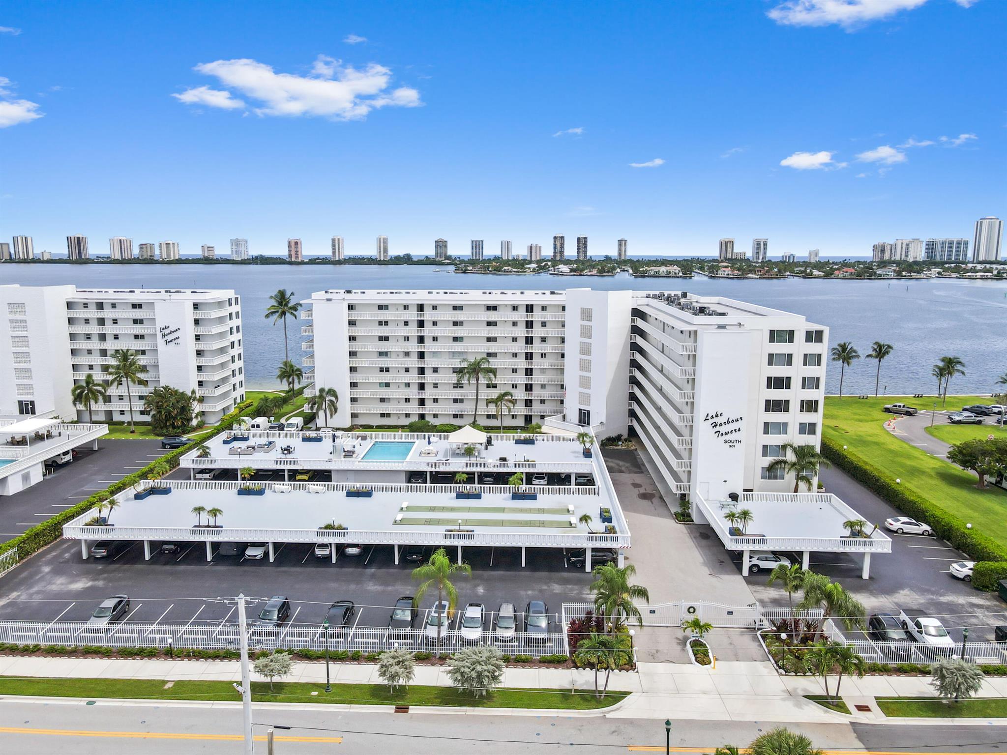 LAKE HARBOUR TOWERS CONDO - Residential