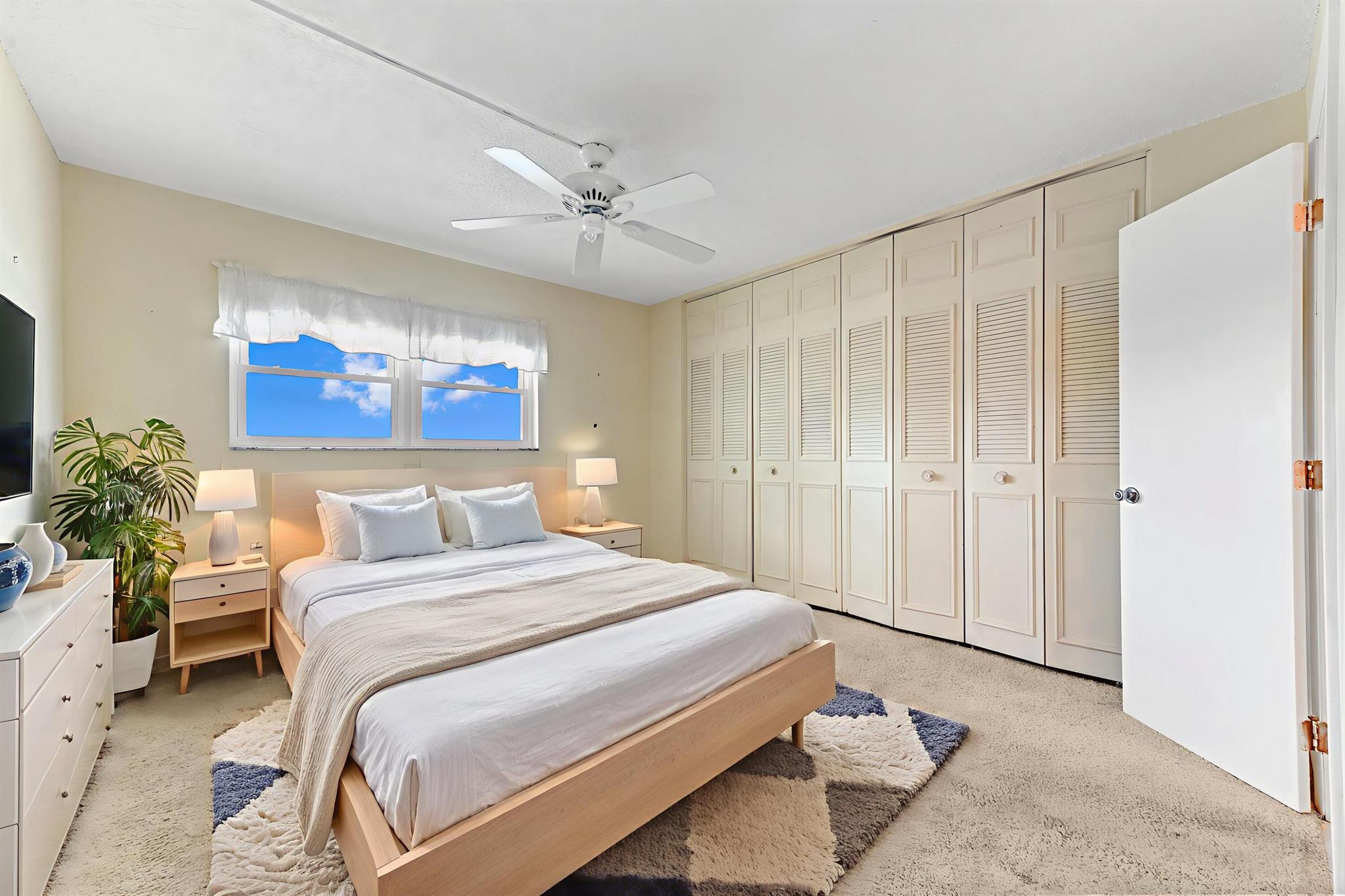 LAKE HARBOUR TOWERS CONDO - Residential