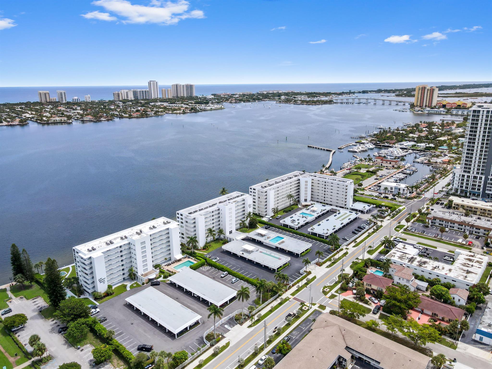 LAKE HARBOUR TOWERS CONDO - Residential