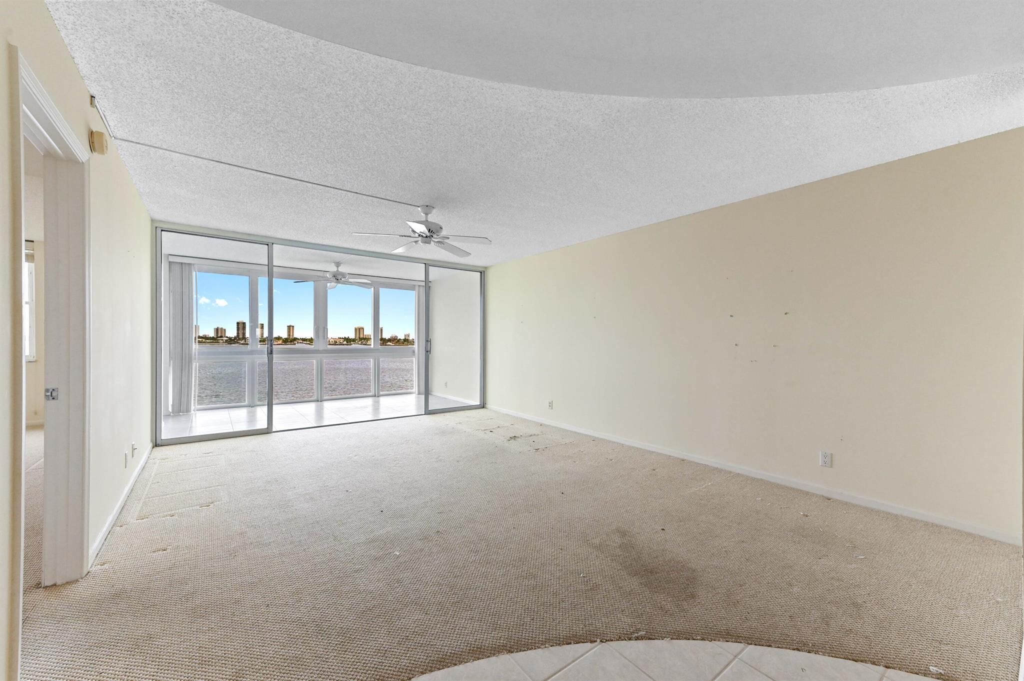 LAKE HARBOUR TOWERS CONDO - Residential