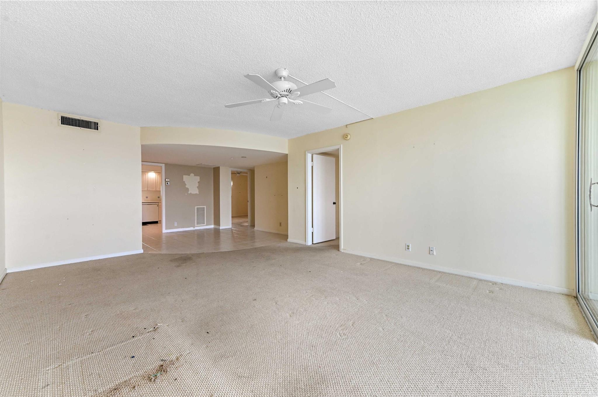 LAKE HARBOUR TOWERS CONDO - Residential
