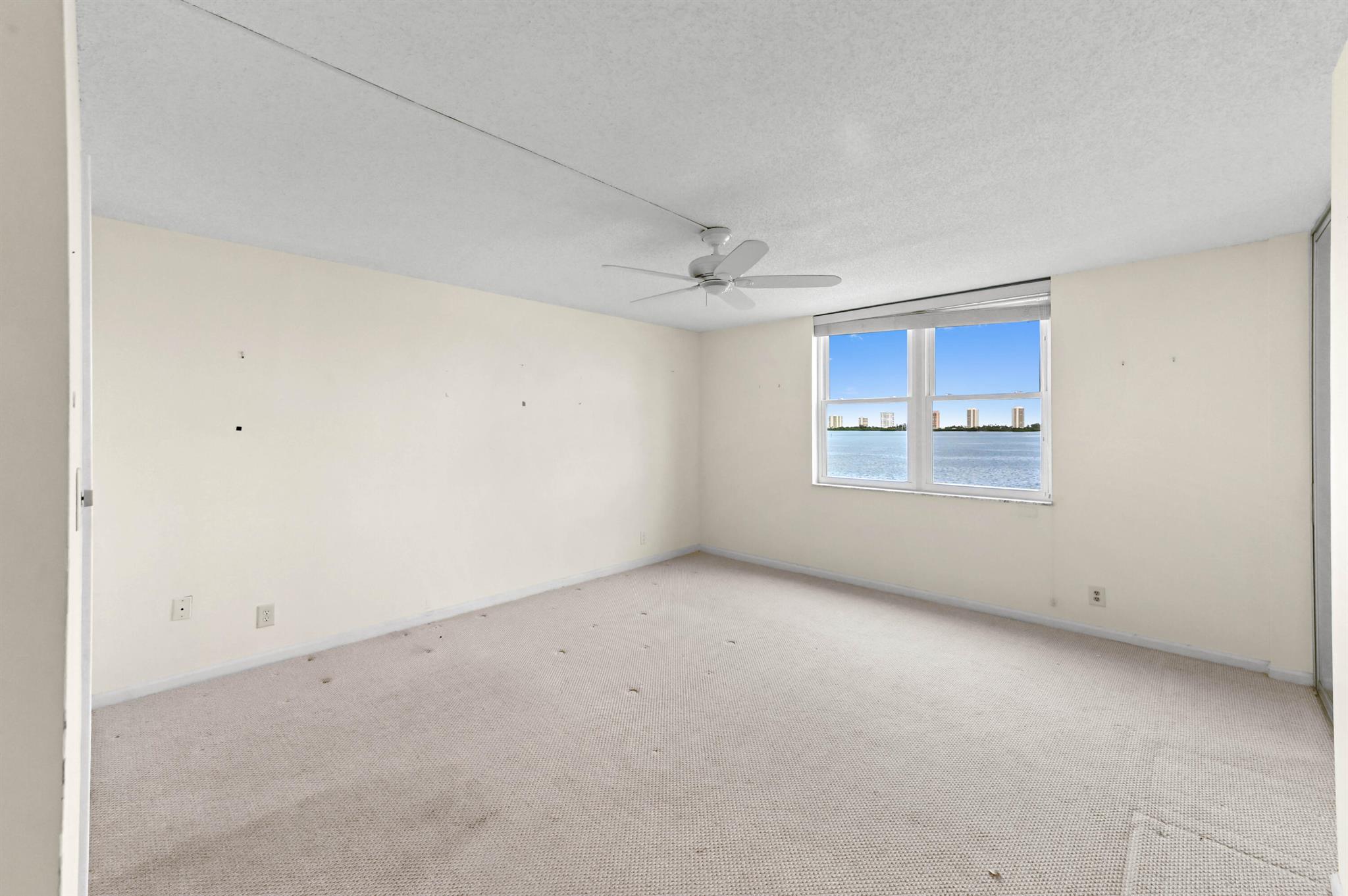 LAKE HARBOUR TOWERS CONDO - Residential