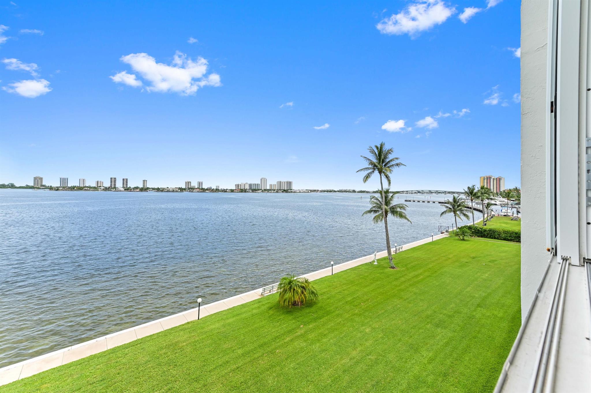 LAKE HARBOUR TOWERS CONDO - Residential