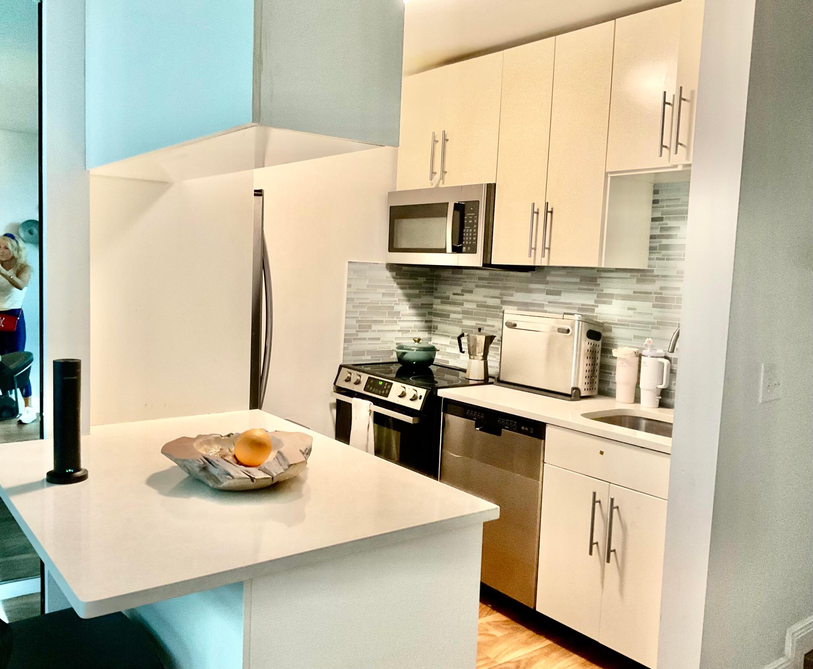 MAYFAIR HOUSE CONDO - Residential