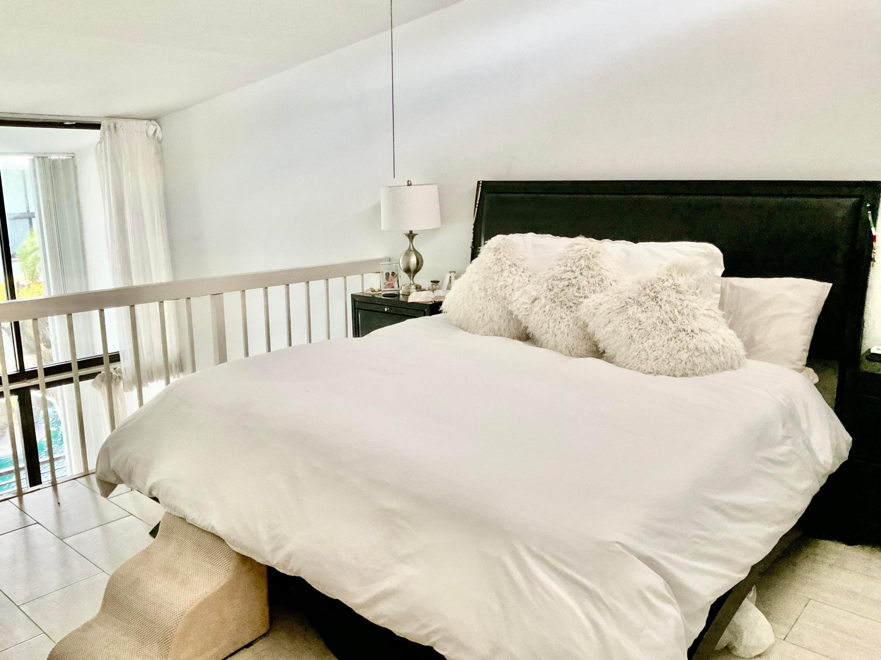 MAYFAIR HOUSE CONDO - Residential