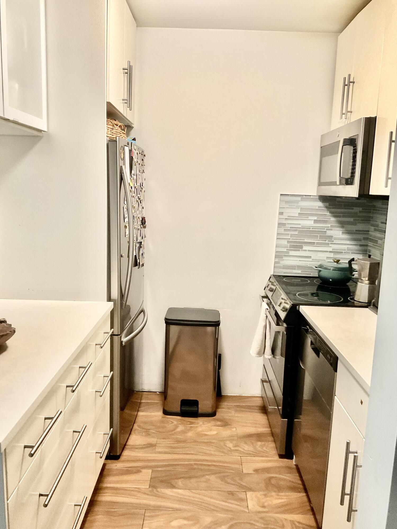 MAYFAIR HOUSE CONDO - Residential
