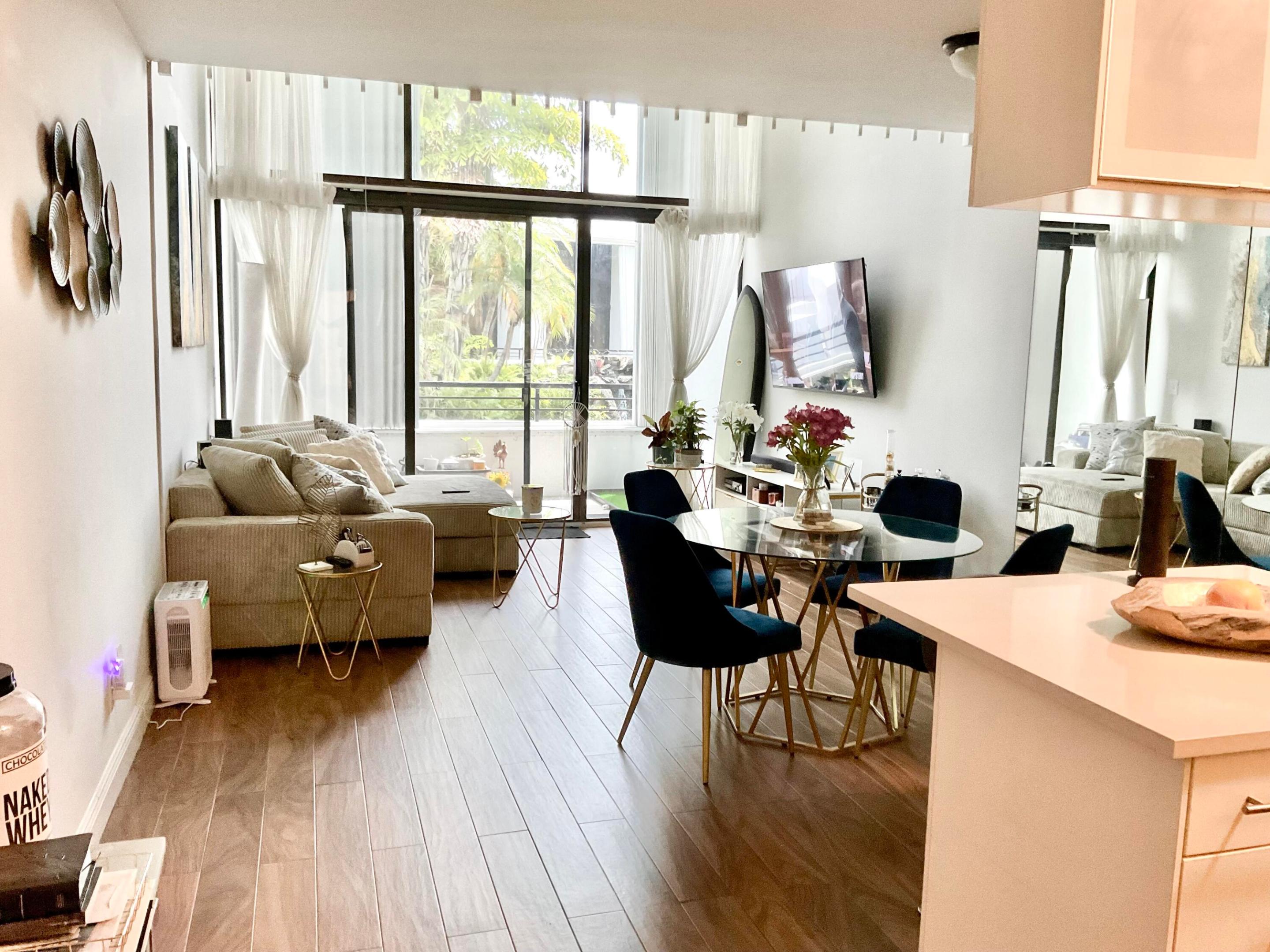 MAYFAIR HOUSE CONDO - Residential