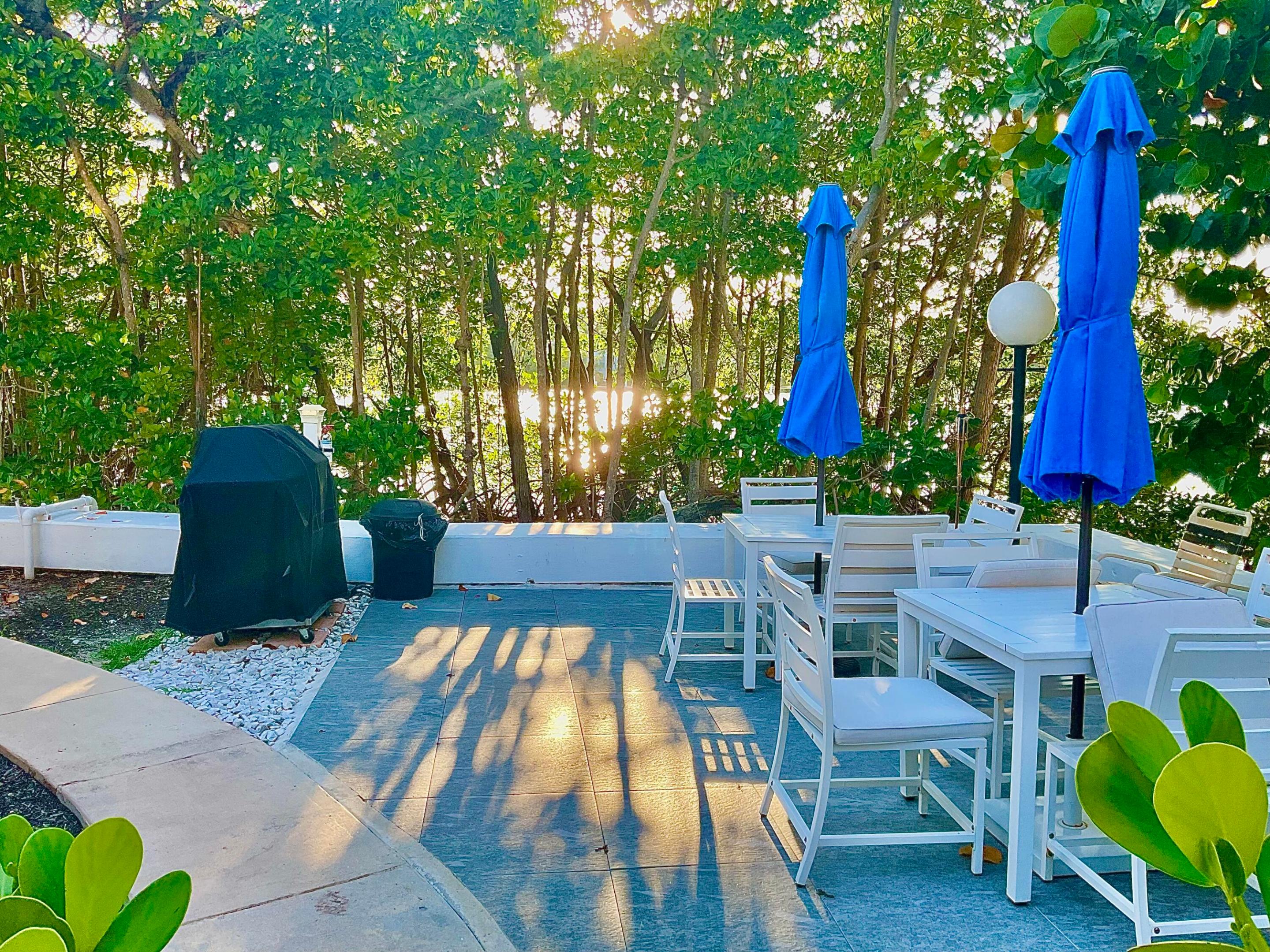 MAYFAIR HOUSE CONDO - Residential