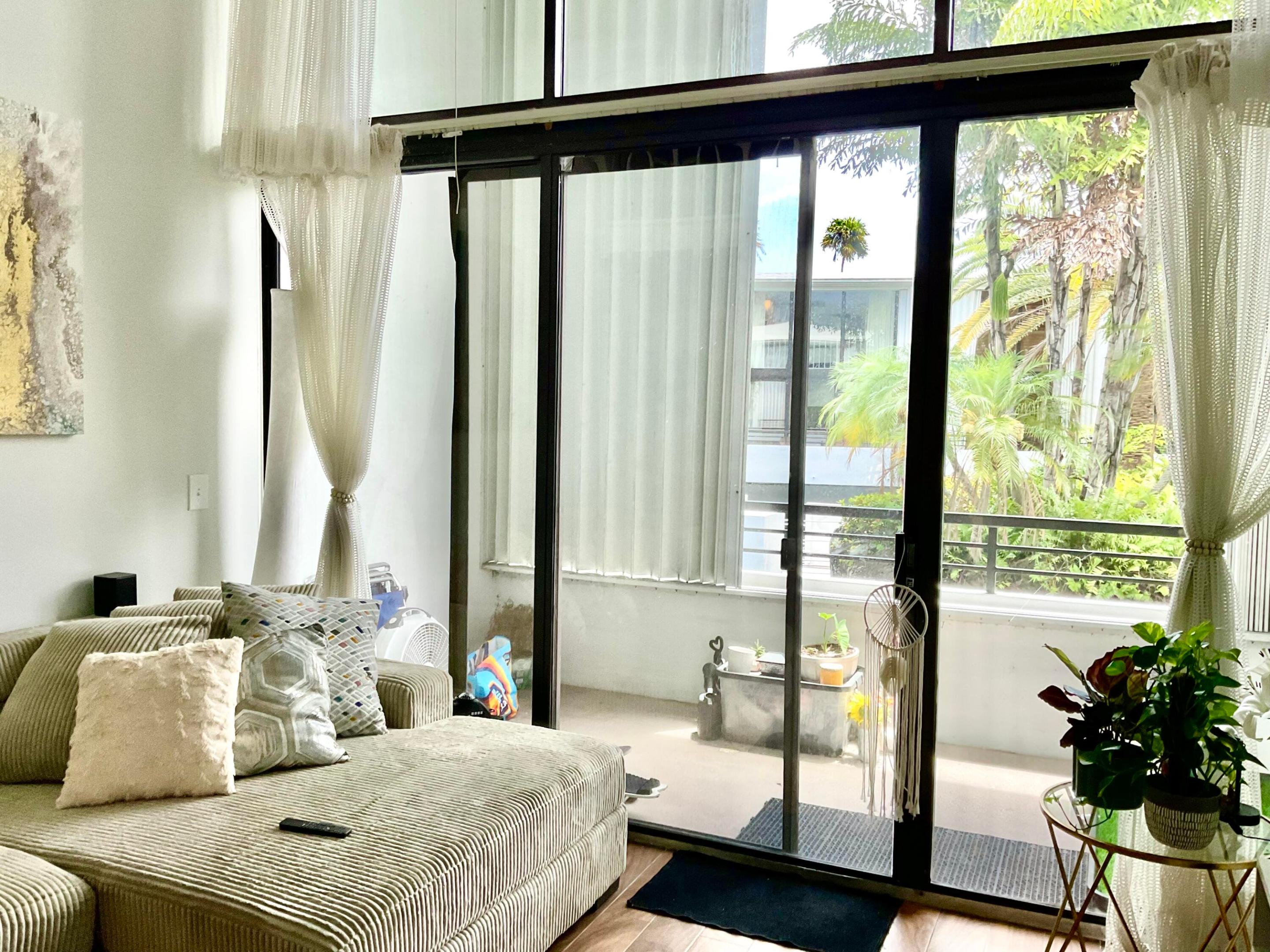 MAYFAIR HOUSE CONDO - Residential