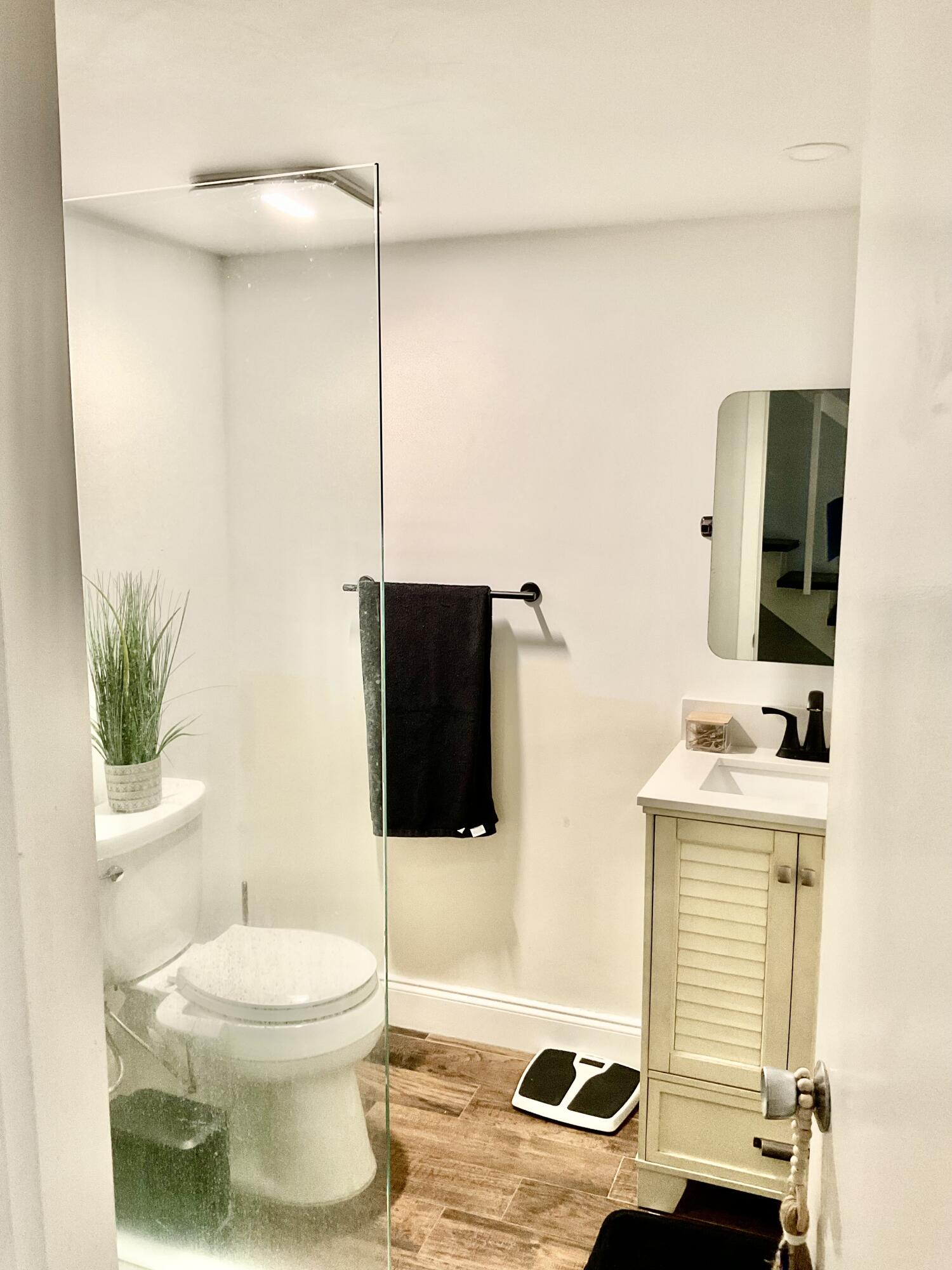 MAYFAIR HOUSE CONDO - Residential
