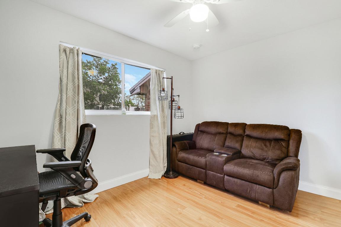 LAKE PARK ADD NO 1 IN PB 25 PGS 222 & 223 - Residential