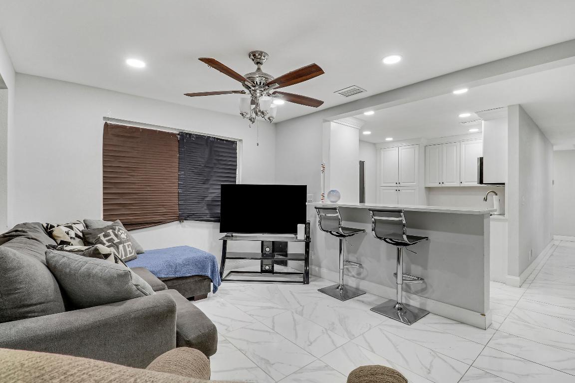 LAKE PARK ADD NO 1 IN PB 25 PGS 222 & 223 - Residential