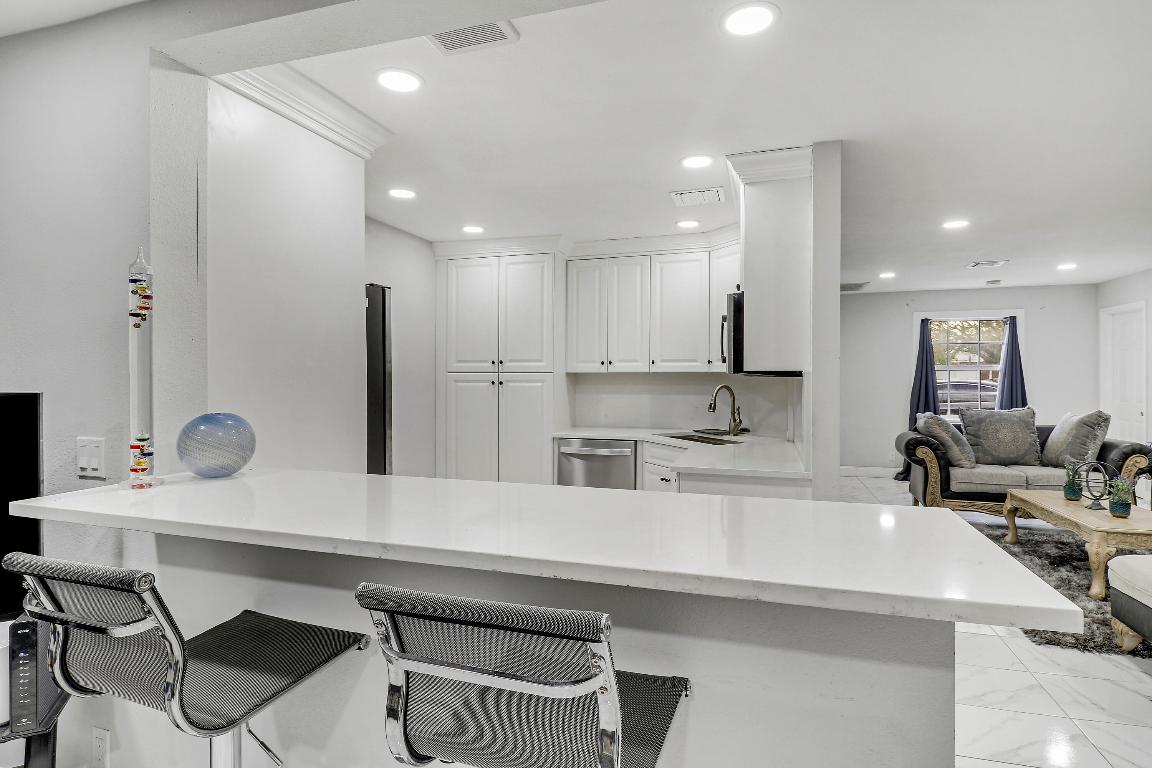 LAKE PARK ADD NO 1 IN PB 25 PGS 222 & 223 - Residential