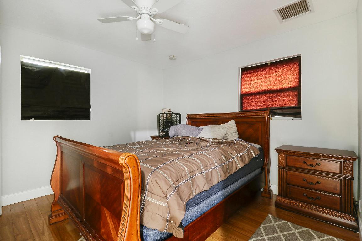 LAKE PARK ADD NO 1 IN PB 25 PGS 222 & 223 - Residential