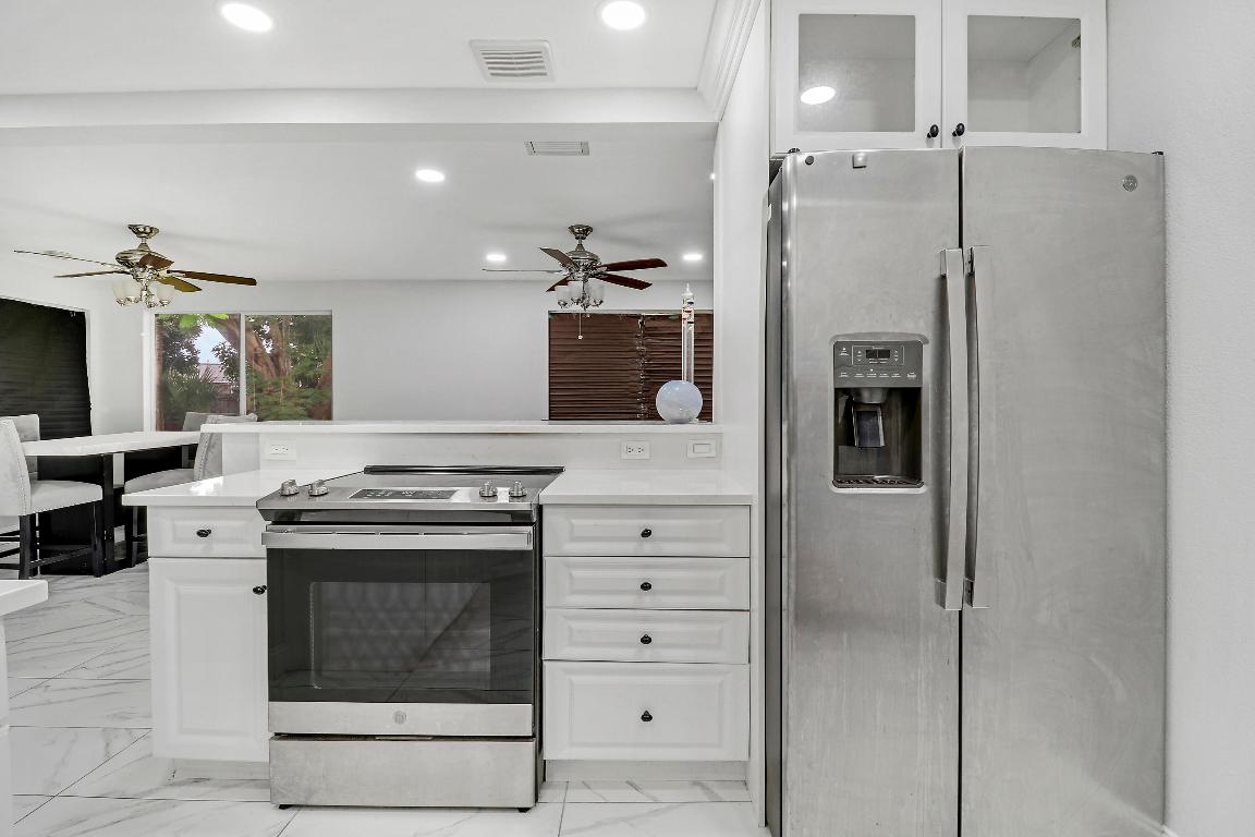 LAKE PARK ADD NO 1 IN PB 25 PGS 222 & 223 - Residential