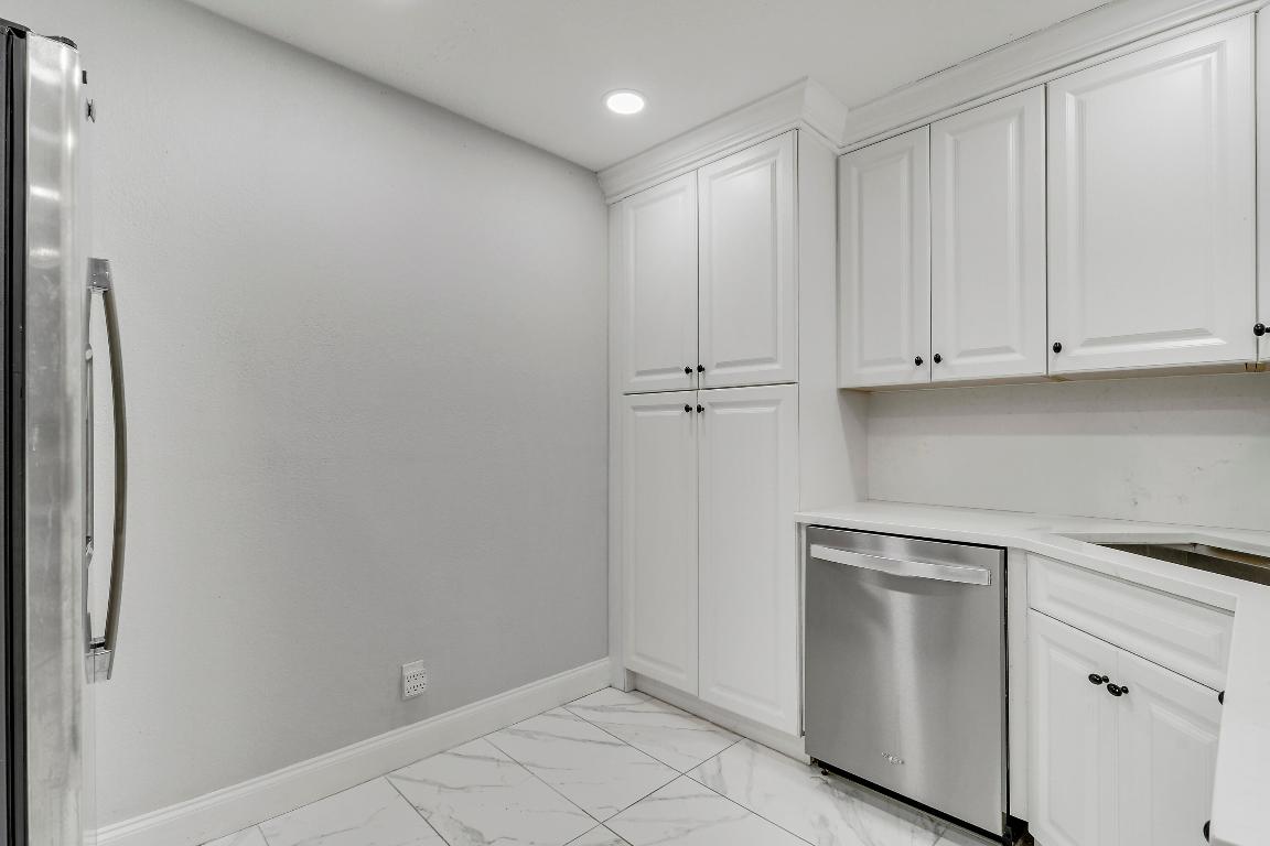 LAKE PARK ADD NO 1 IN PB 25 PGS 222 & 223 - Residential