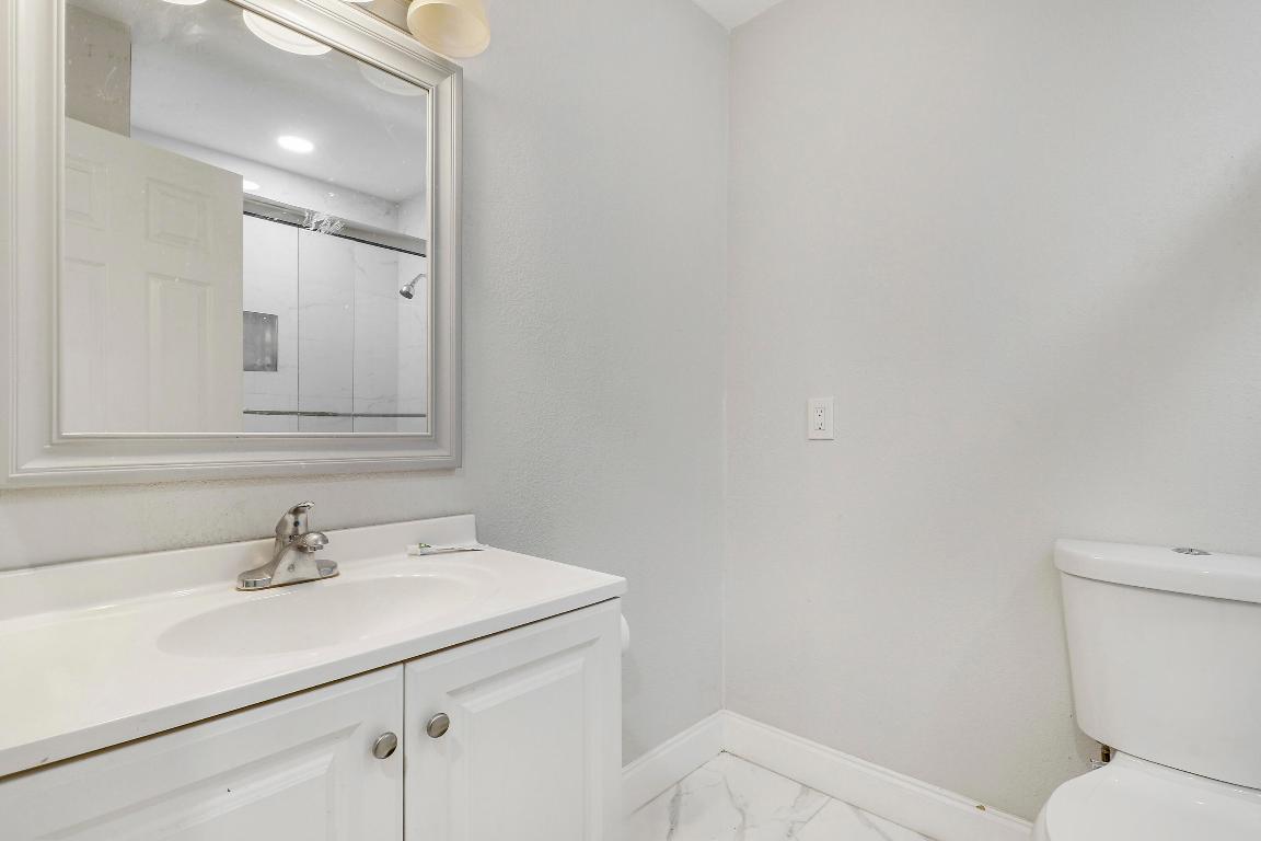 LAKE PARK ADD NO 1 IN PB 25 PGS 222 & 223 - Residential