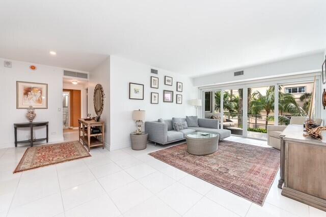 455 Australian Avenue 3e