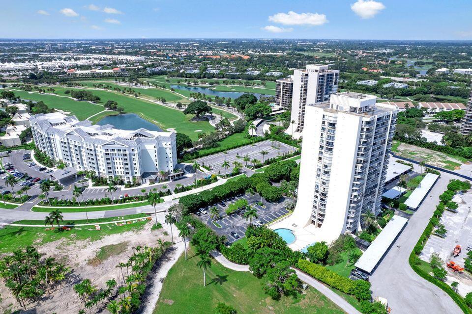 LANDS OF THE PRESIDENT CONDO 3 - Residential