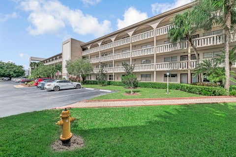 Tiny photo for 4402 MARTINIQUE CT #D4, Coconut Creek, FL 33066 (MLS # B26089636)
