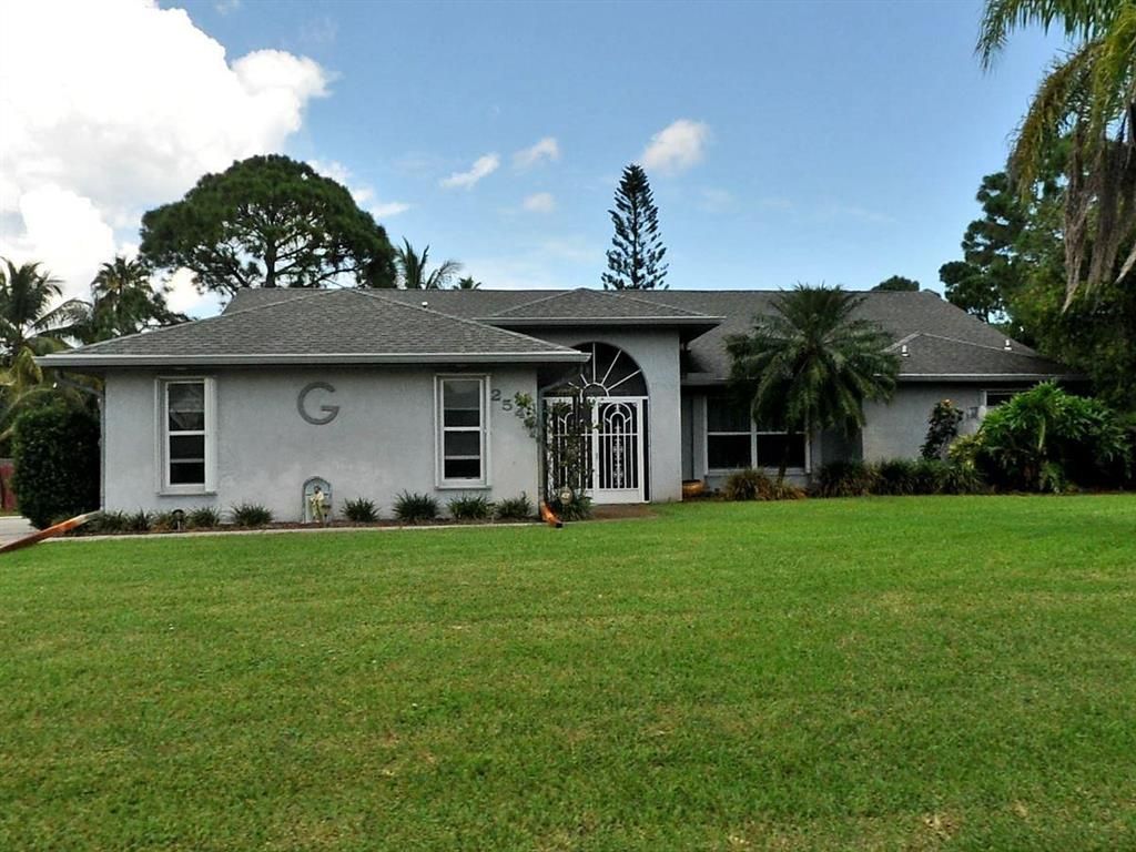 Photo of 2542 SE Hamden Road, Port Saint Lucie, FL 34952 (MLS # R10568537)