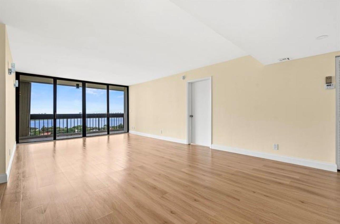 2400 Presidential Way PH2